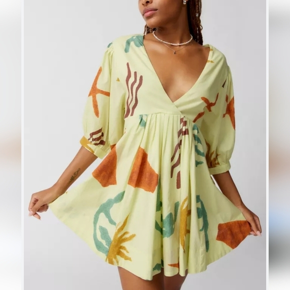 Ecote UO  Vero Shapeless Babydoll V-Neck Mini Dress Medium Yellow Abstract Print - Picture 1 of 10